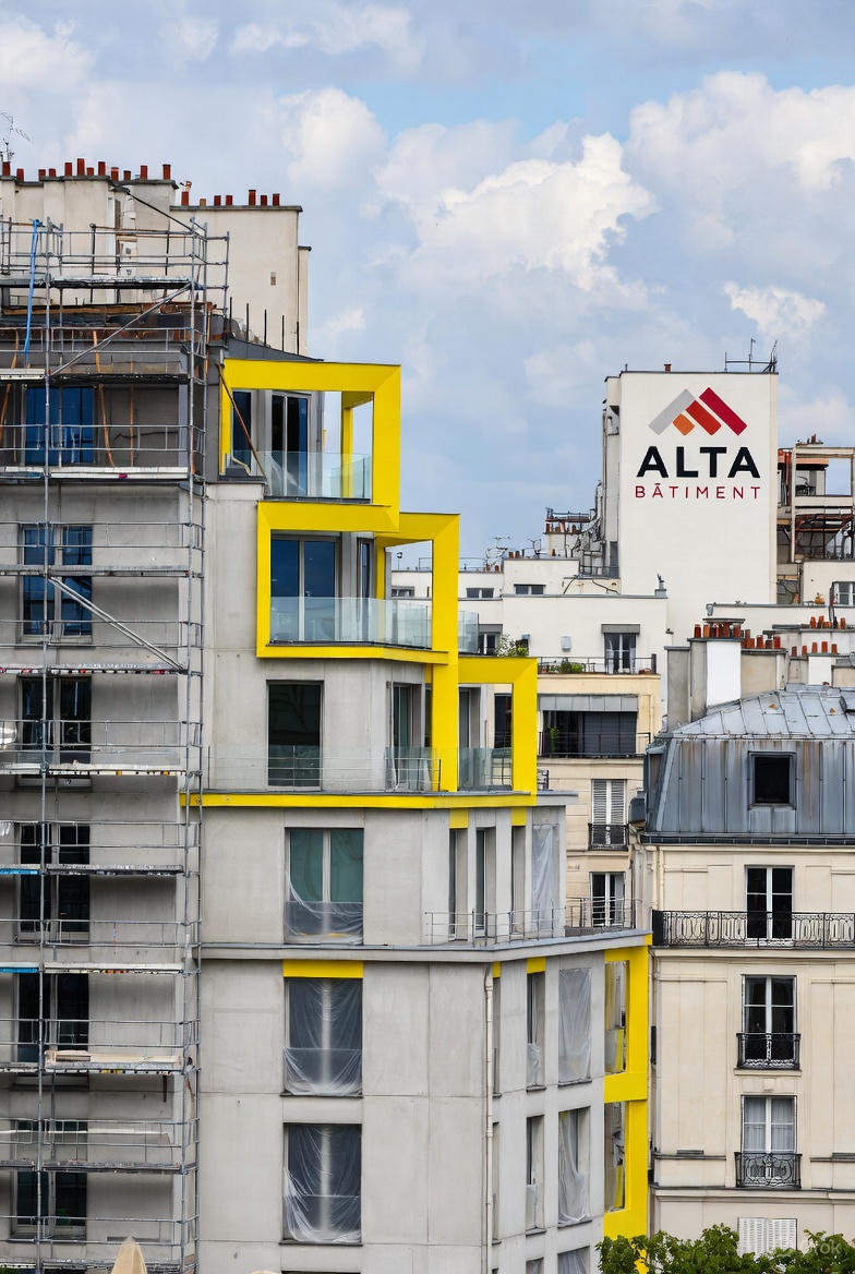 Réalisation Alta Bâtiment : immeuble contemporain avec balcons architecturaux